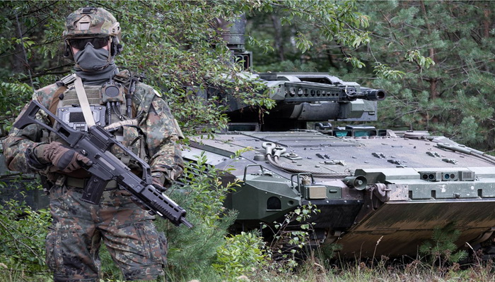 ألمانيا | منحت شركة Rheinmetall عقدًا بقيمة 576 مليون يورو لتوريد ذخيرة لمركبة القتال Puma IFV بوما عيار 30 ملم .
