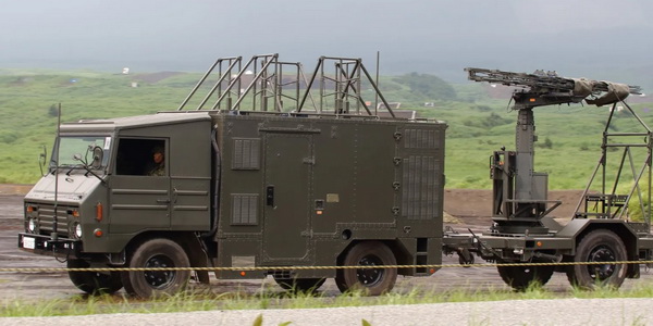 اليابان | وزارة الدفاع اليابانية تعزز الدفاع في جزيرة يوناجوني باستخدام نظام الحرب الإلكترونية الشبكي.