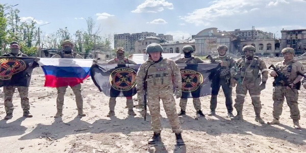 أوكرانيا | مؤسس مجموعة "فاغنر" العسكرية الروسية يعلن الاستيلاء الكامل على مدينة باخموت الأوكرانية.